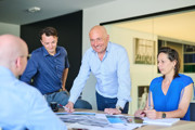 Medewerkers Groep Vanhee vergaderen
